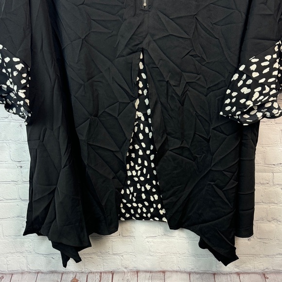 BloomChic Black Zipper Detail Blouse with White Patterned Accents Plus Size 6X - Picture 6 of 7